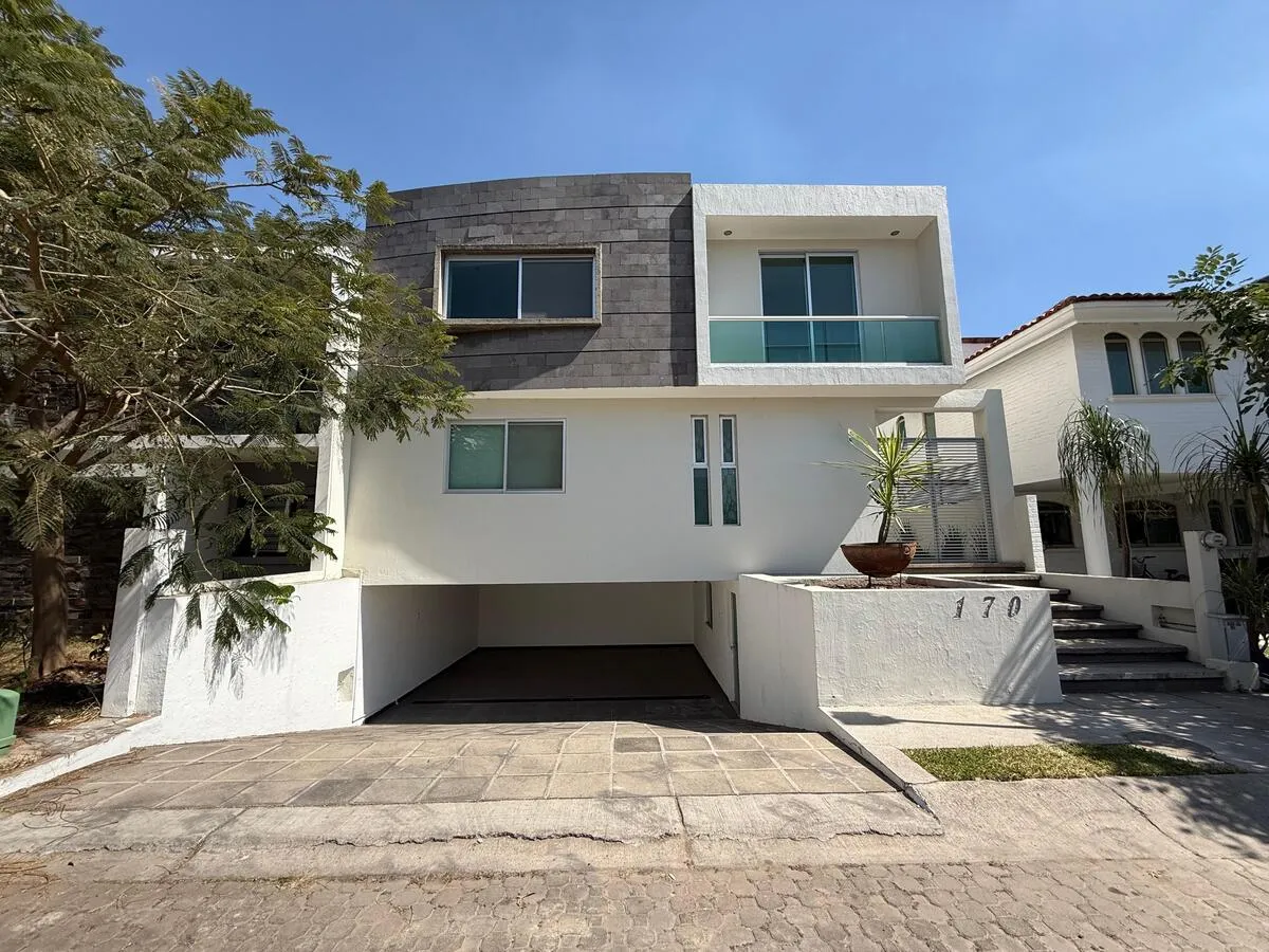 CASA EN VENTA EN JARDIN REAL